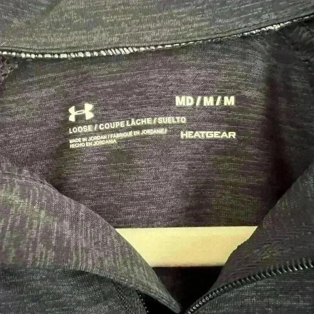 Under Armour Women’s 1/4 Zip Navy Pullover Heatgear Size Medium - Picture 2 of 3